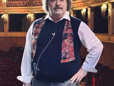 � del 1986 invece il debutto del Teatro Barium, ancora operante in via Pietro Colletta e fondato da Mino Barbarese e Gianni Colajemma (in foto)